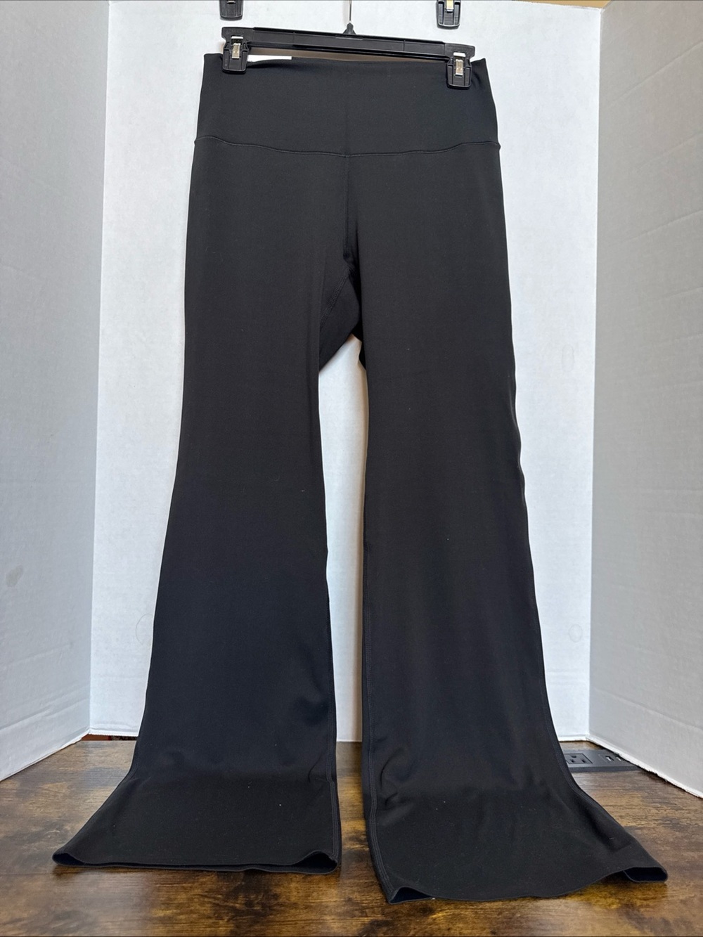 Uniqlo Ultra Stretch AIRism UV Protection Soft Flare leggings Black Size XL NWT